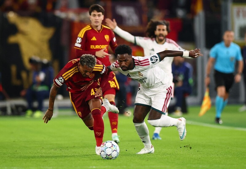 AS Roma vs Real Madrid - Kền Kền chật vật